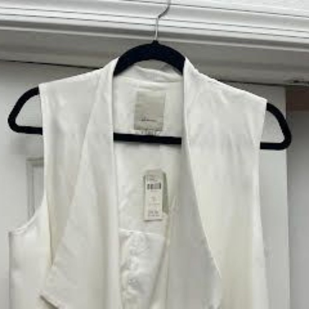 NWT Super cute white Anthropologie vest